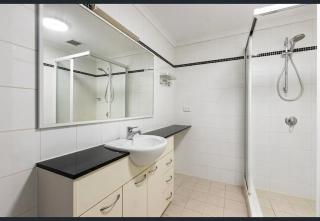 3BR CBD Penthouse River Views, Pool & Parking - 5