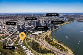 3BR CBD Penthouse River Views, Pool & Parking - 4