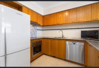 3BR CBD Penthouse River Views, Pool & Parking - 6