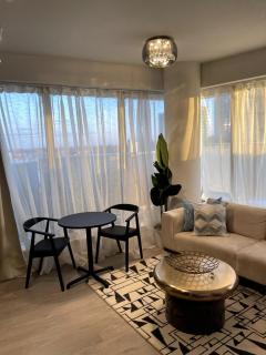 Cozy 2 Room 2 Bath Apartment SQ1 - 0