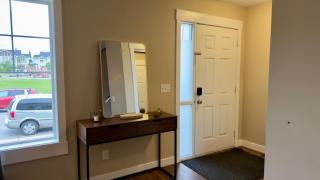 Spacious 3BR Family Home Full Kitchen & Parking - 8