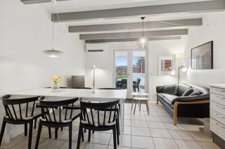 Holiday Apartment With Sea View - 9