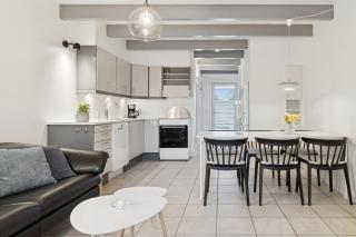 Holiday Apartment With Sea View - 3