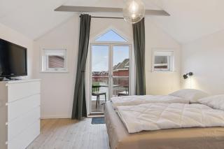 Holiday Apartment With Sea View - 2