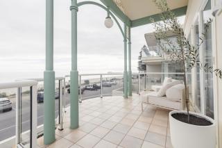 Beachfront Pool Games Room Sleeps 12 - 6