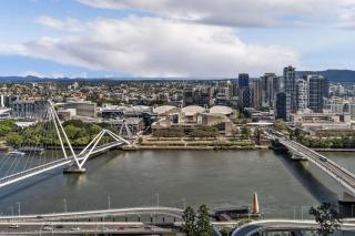 3BR Riverfront Luxury CBD Haven with 2 Carparks, walk to Queens Wharf and Southbank - 2