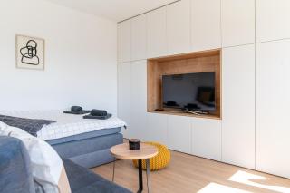 HighNoon Apartment - Fast Wi-Fi & Desk - Trnje, Zagreb - 1