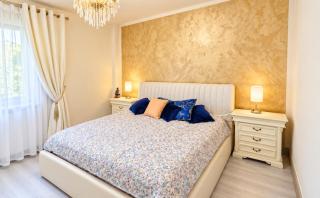 Royal Nest Craiova Premium 2 Bedroom Apartment - 3
