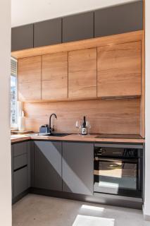 HighNoon Apartment - Fast Wi-Fi & Desk - Trnje, Zagreb - 7