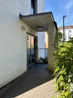 Komuny Paryskiej Comfort Apartment by BookingHost - 4