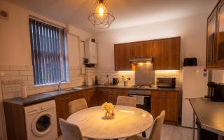 3-Bed House Near M1 & Meadowhall with Free Parking - 6
