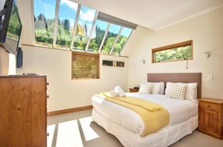 Windsor Place Views of Lake Wakatipu - 3