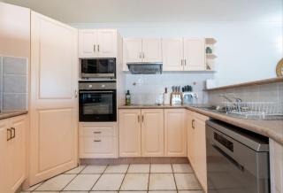 #3 La Riviera - One Bedroom - 9