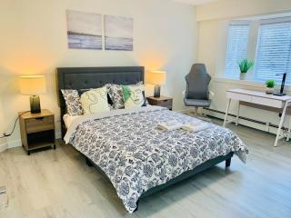 Spacious 3BR House Near Downtown - Garage Parking - 8