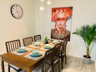 Spacious 3BR House Near Downtown - Garage Parking - 4