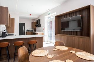 Spacious 8Bed Home - Contractors & NHS - Sleeps 16 - 5