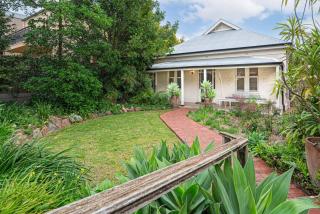 Edwardian Cottage - Renovated 3BR in Norwood - 0