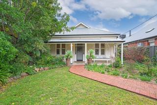 Edwardian Cottage - Renovated 3BR in Norwood - 1