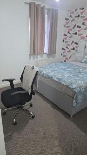 Sittingbourne Lovely Shared Home - 4