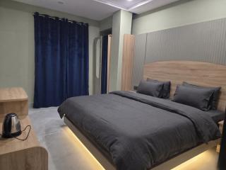 FabHotels Comfort Suites - 3