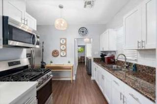 Apex Executive Apartments - 1422 E Brill St - 2