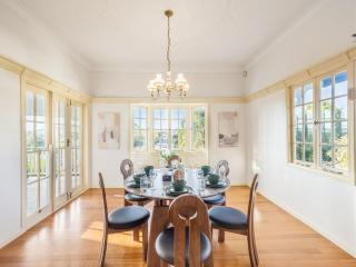 Character Home Mt Coot tha Views Prime Location - 7