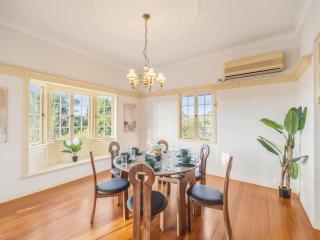 Character Home Mt Coot tha Views Prime Location - 3