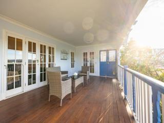 Character Home Mt Coot tha Views Prime Location - 2