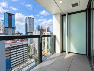 SUPER Location - Modern 2Br Apt-Pool & Gym V183 - 7