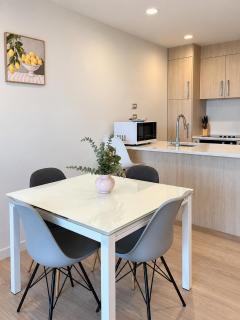 SUPER Location - Modern 2Br Apt-Pool & Gym V183 - 6