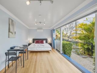 Great Value Studio Pool Great Location Train - 3
