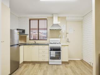 Great Value Stay Pool Parking Prime Location - 6
