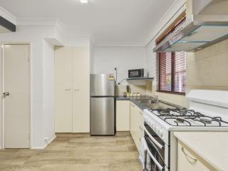 Great Value Stay Pool Parking Prime Location - 3