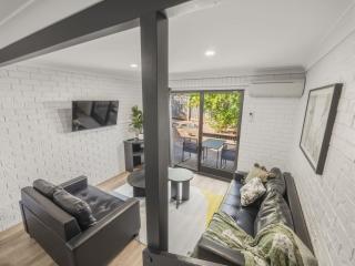 Great Value Stay Pool Parking Prime Location - 2