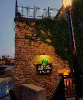 Froggy Bottoms River Suites - 6