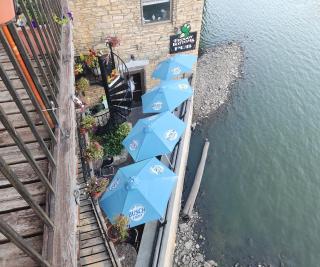 Froggy Bottoms River Suites - 4