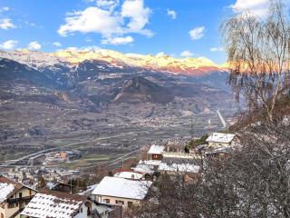 Alpine Nest Chalet, Stunning Mountain Views - 3