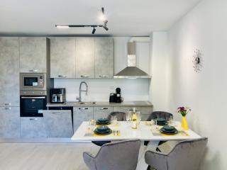 Beautiful & Classy Apartment for 6 Guest & Privet Parking - 9