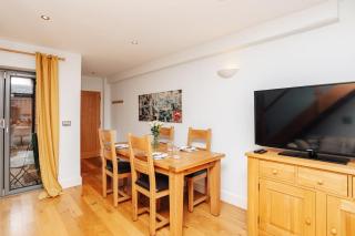 Peels yard - Central Henley - 5
