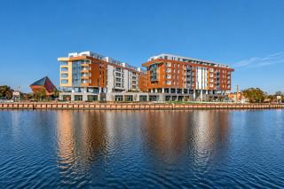 Brabank Riverside Premium Suites & Free Parking by Downtown Apartments - 7