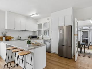 Queens Corner - Coastal Getaway in Moonta Bay - 3