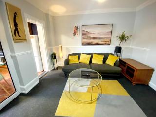 Gravesend A-1 Bedroom Spacious Apartment - 2 Min Walk to Station - 3