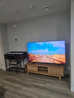 Guest Suite in South West Calgary - 7