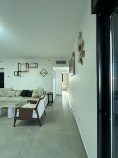 Group-Friendly Luxury | Big Views | Walk to Mall - 1