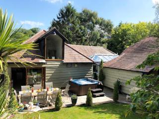 Escape to the Country - 5 Bed Home - Hot Tub Sauna - 0