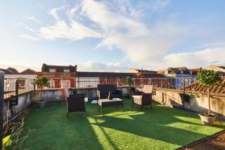 The Rooftop Penthouse - Stylish City Escape - 8