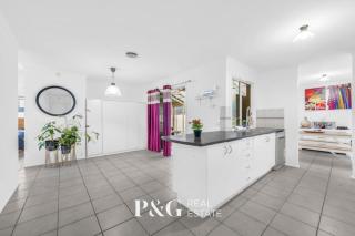 Narre Warren Retreat Spacious Home Near Everything - 2