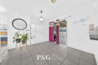 Narre Warren Retreat Spacious Home Near Everything - 1
