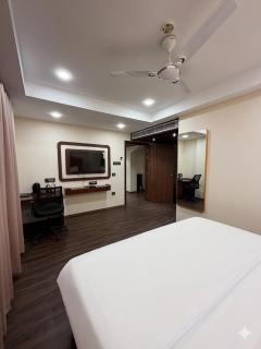HOTEL NILACHAL - 10 Mins Travel to Kamakhya Temple, Guwahati - 8