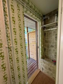 Budget friendly HILLI2 with shared shower - 4